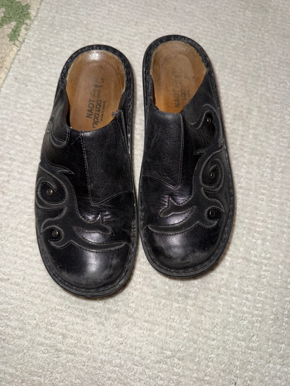 Noat Black Leather Slip-On Women’s Clogs